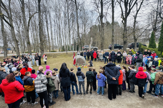 Piemiņas brīdis pie Birzēm