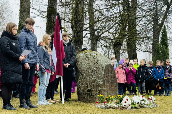 Piemiņas brīdis represētajiem