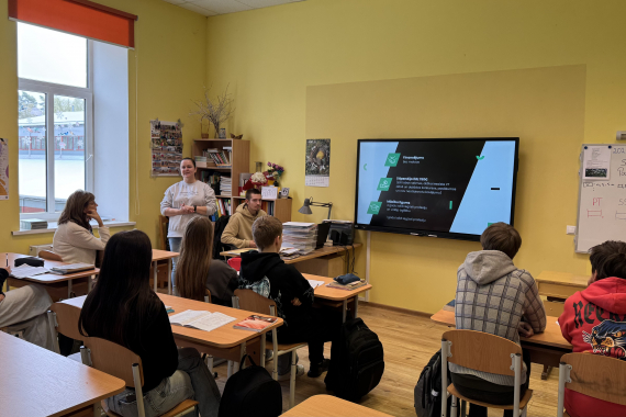 Saruna ar absolventu